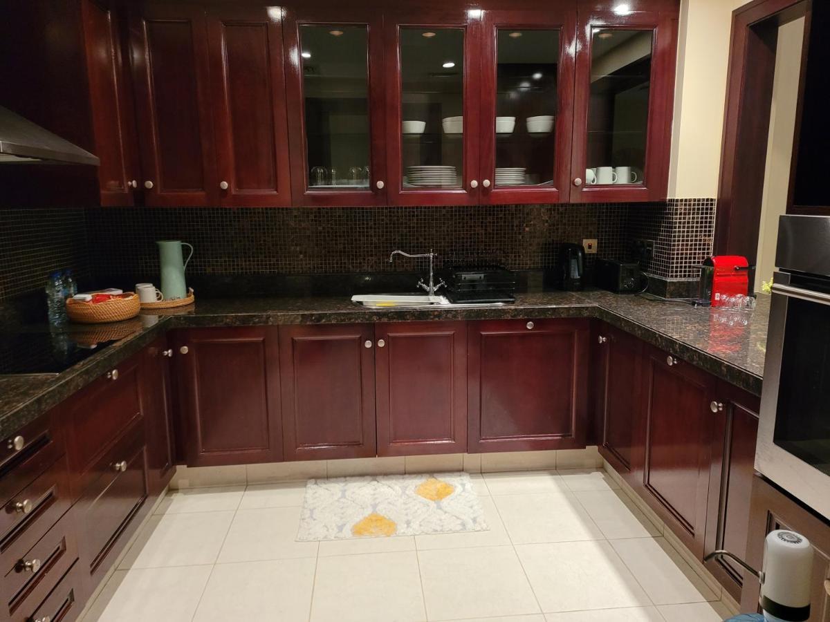 Апартаменты Luxury 3 Bedroom - Mall 5 Min Walk *