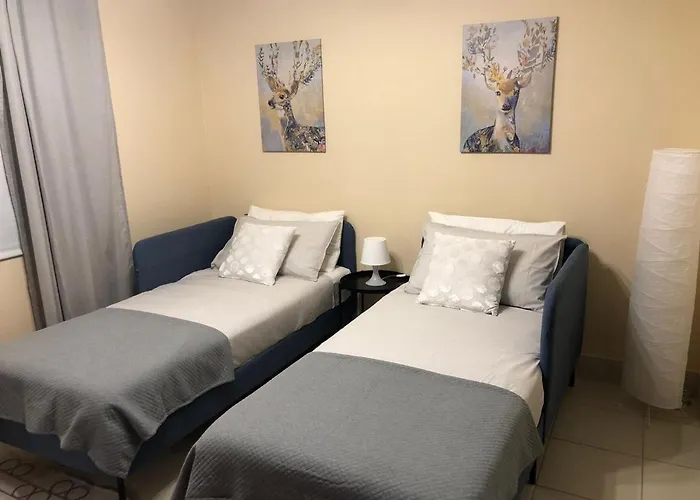 Luxury 3 Bedroom Apartment - Dubai Mall 5 Min Walk